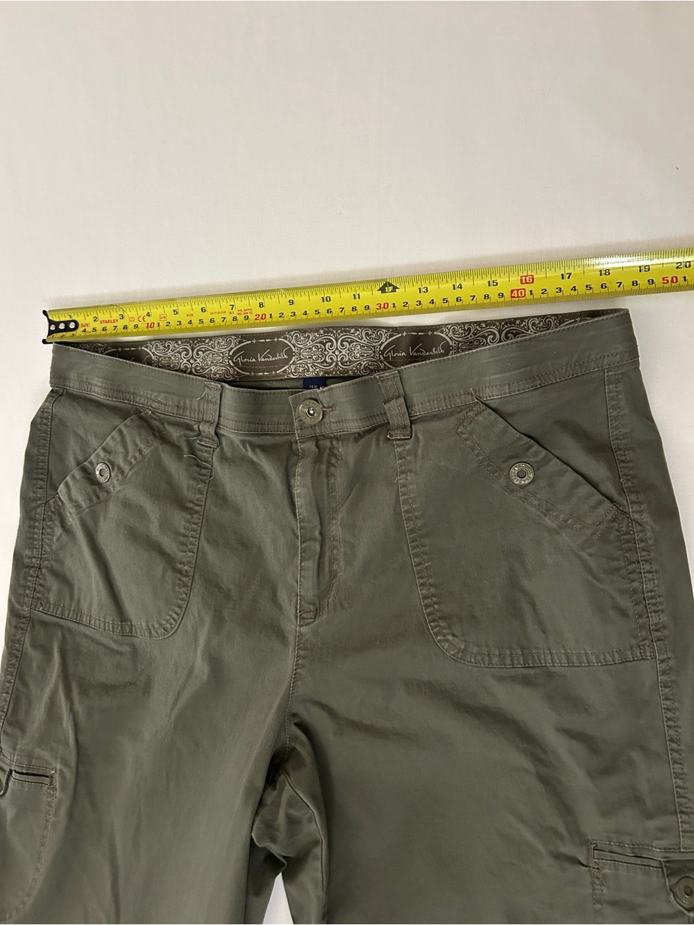 Gloria Vanderbilt Olive Green Cargo Bermuda Shorts - Picture 3 of 5